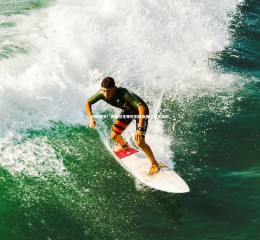 九游体育官方入口：涉险破关！佩雷拉生死时刻搏命换人引发激辩