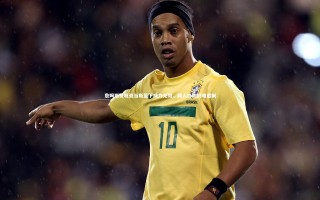 【九游体育登录入口】詹姆斯赞叹亚当斯篮下威力无双，两人协防仍难遏制